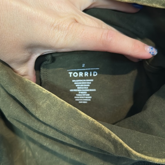 Torrid Size 2 Green Capri Leggings - Picture 4 of 4